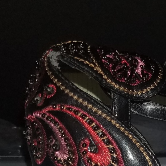 Shoes - Picture 3 of 7